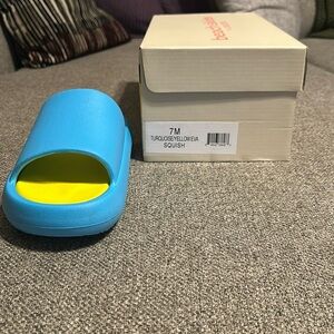 Beach slides size 7M